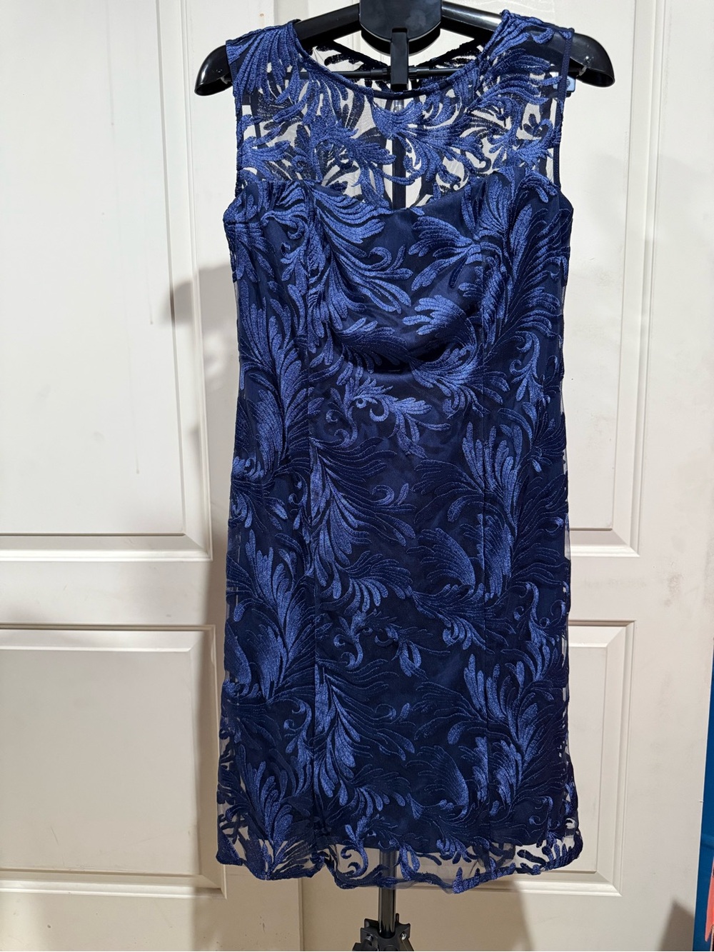 Onyx Nite Navy Blue Sleeveless Lace-Embroidered Cocktail Dress